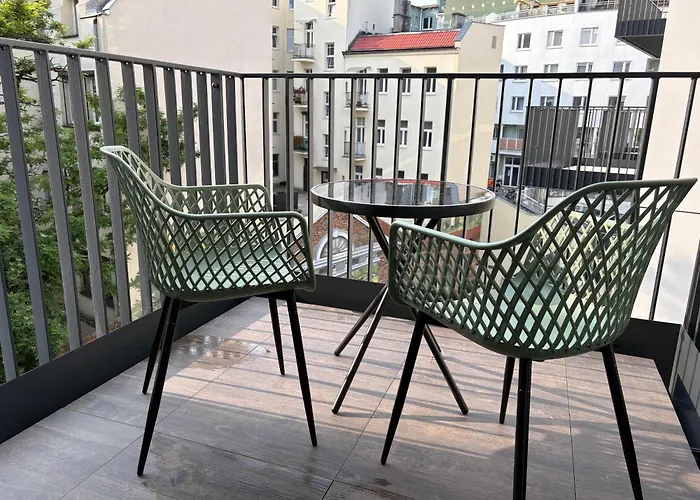 Omega With Parking Апартаменты Познань